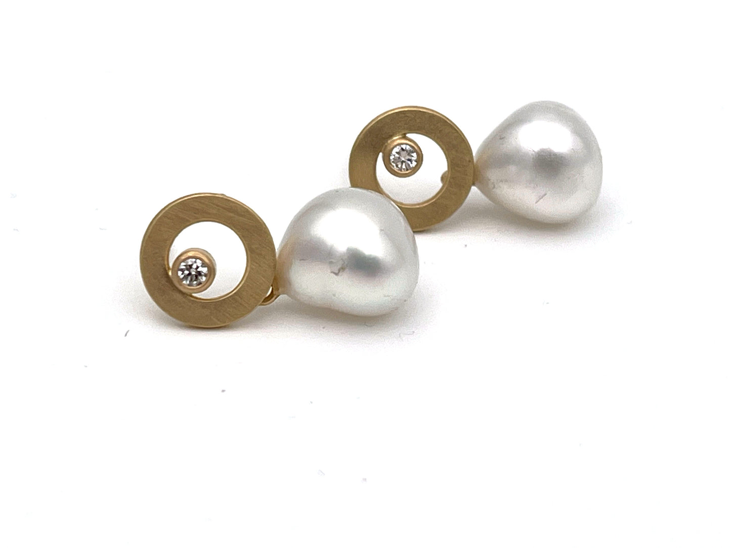 Circle earrings